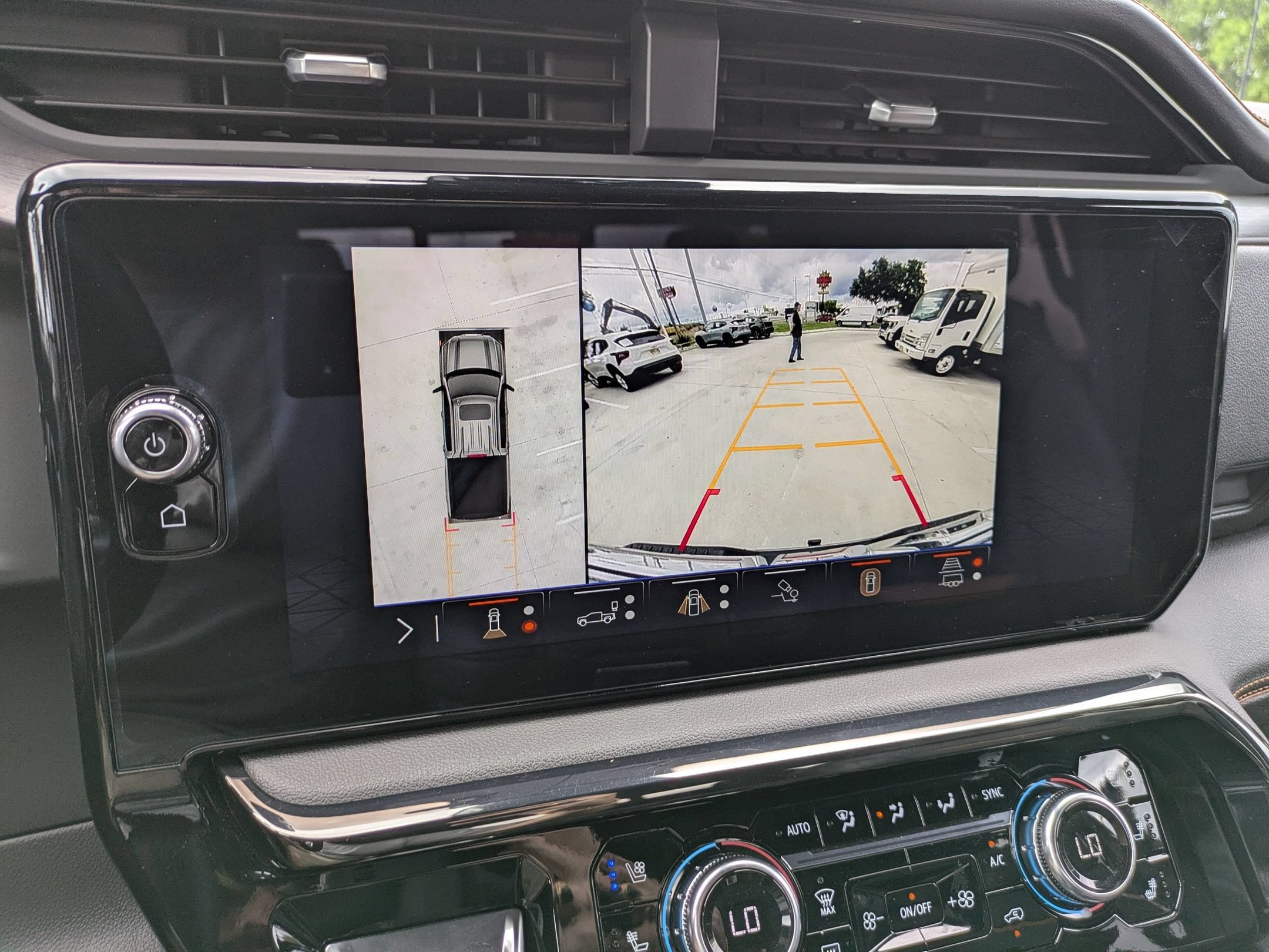 Certified 2024 GMC Sierra 1500 AT4 w/ AT4 Premium Package AWD/4WD image 17