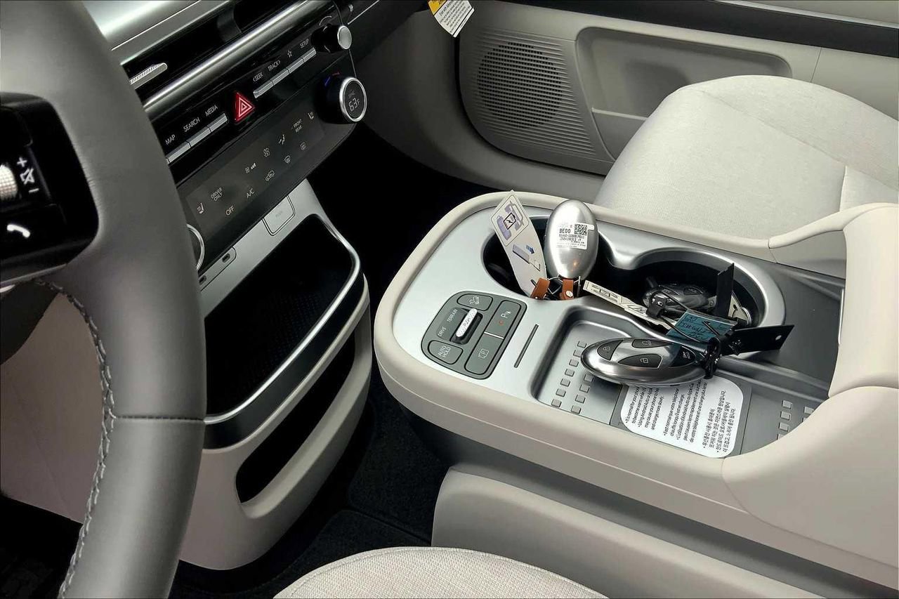 New 2026 Hyundai Ioniq 9 SE image 8