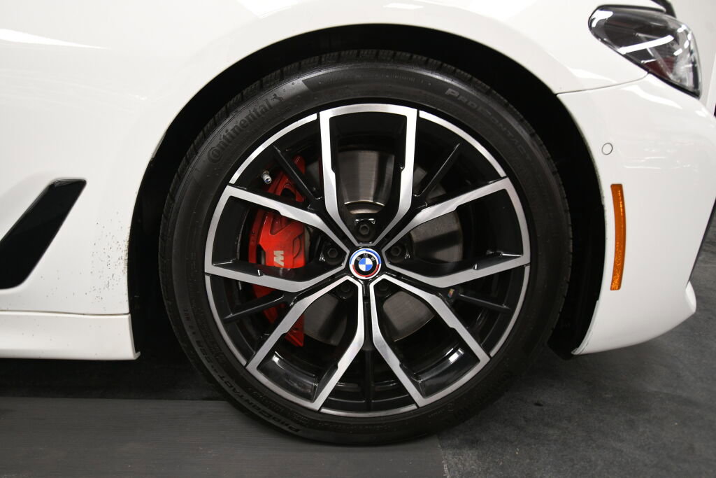 Used 2022 BMW M550i xDrive w/ Executive Package image 32