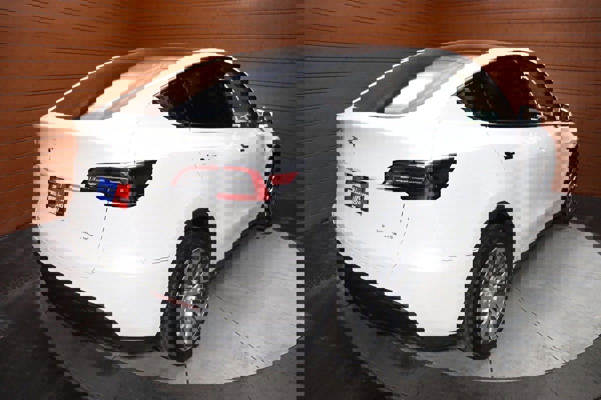 Used 2023 Tesla Model Y Long Range image 17