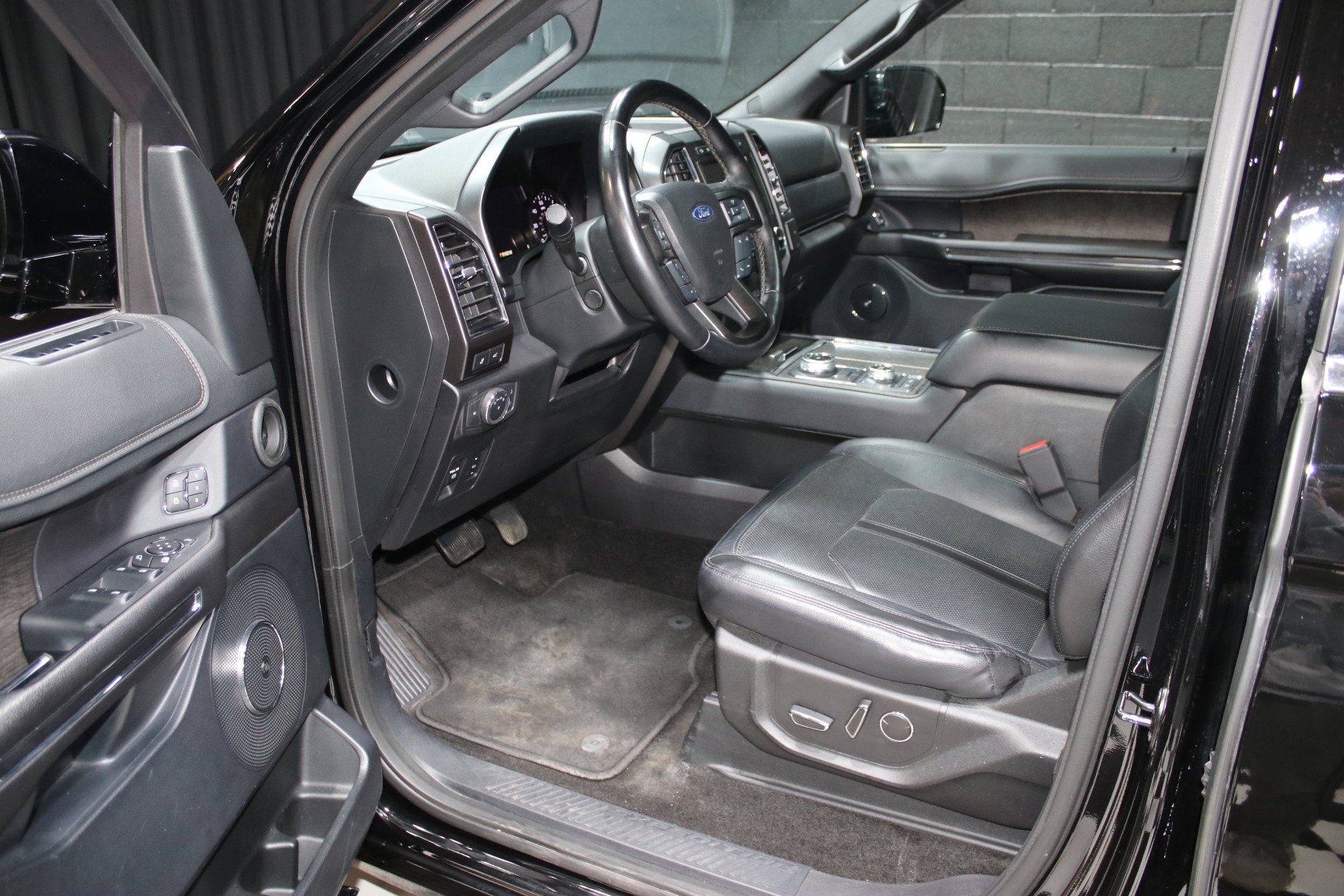 Used 2018 Ford Expedition Max Limited w/ Equipment Group 302A image 3
