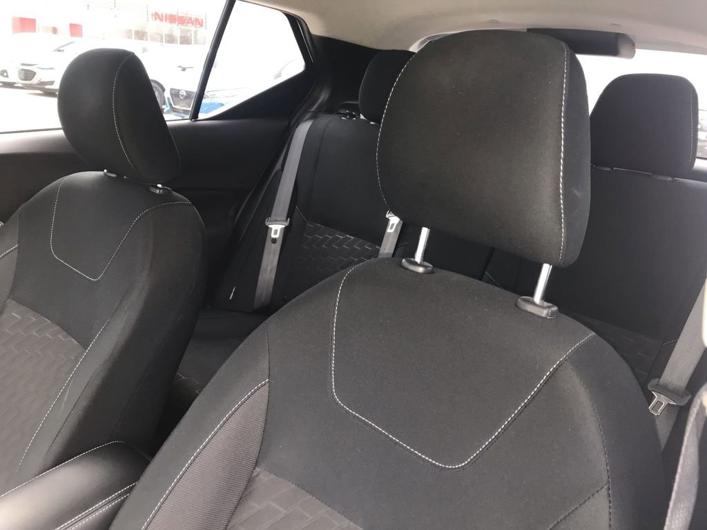 Used 2024 Nissan Kicks SV w/ Interior Electronics Package FWD image 11