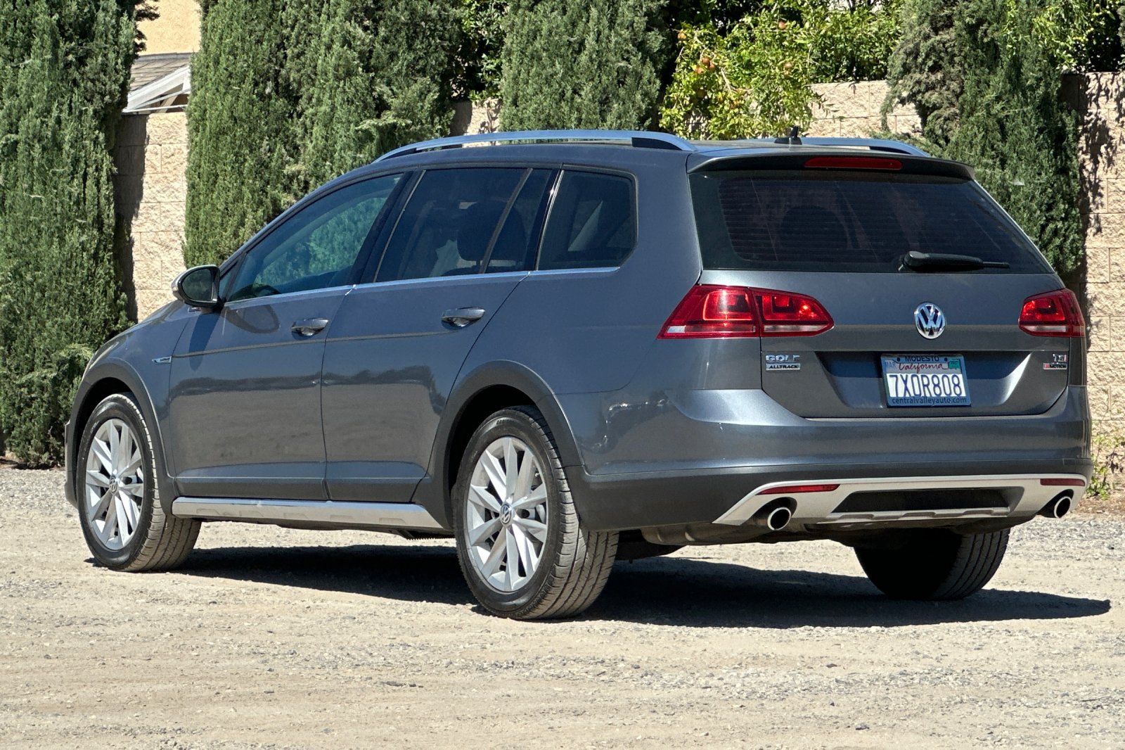 Used 2017 Volkswagen Golf Alltrack AWD/4WD image 6