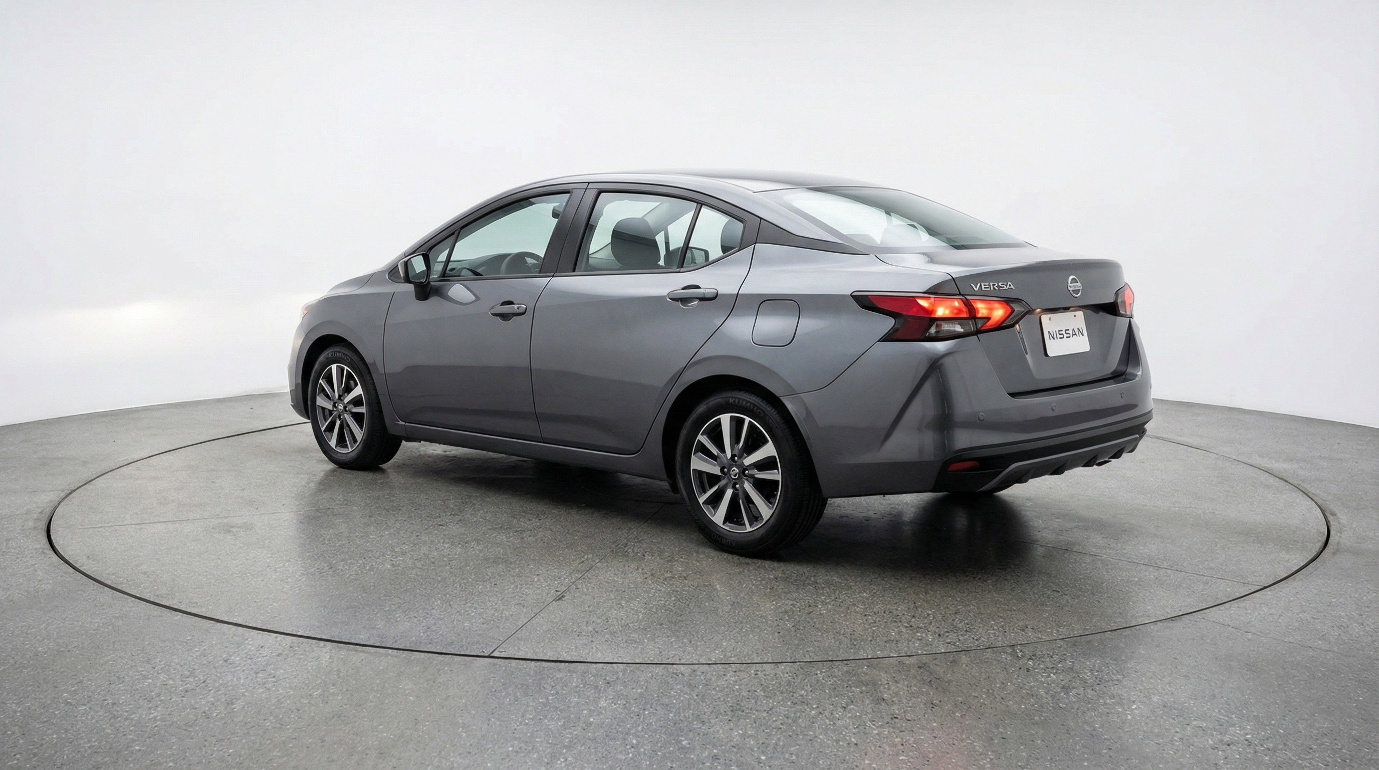 Used 2025 Nissan Versa SV image 6