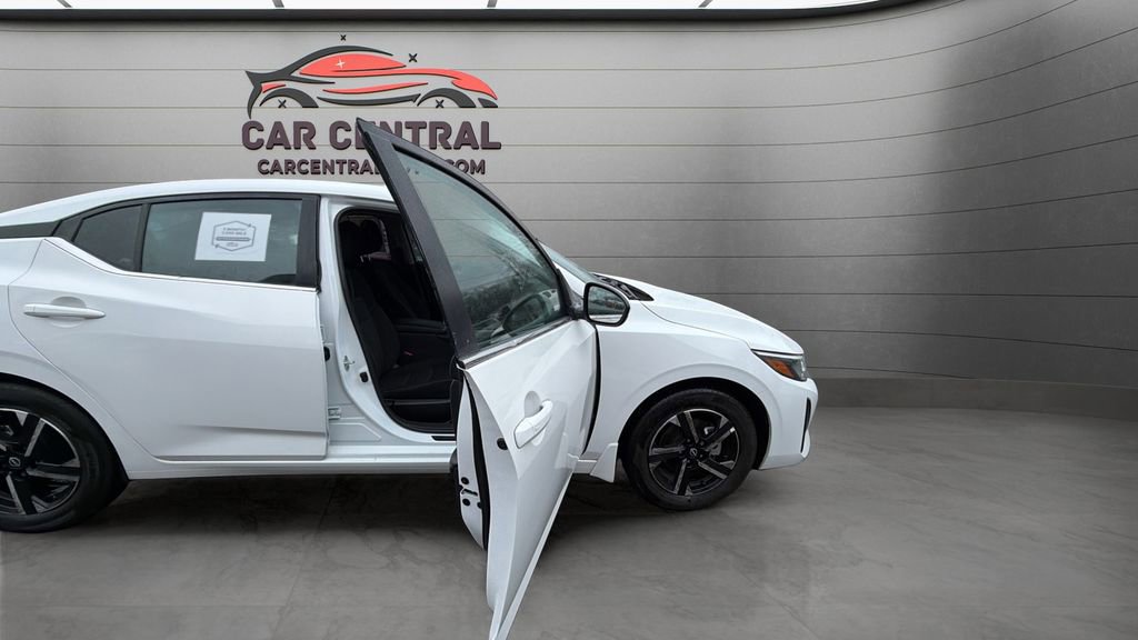 Used 2025 Nissan Sentra SV image 7