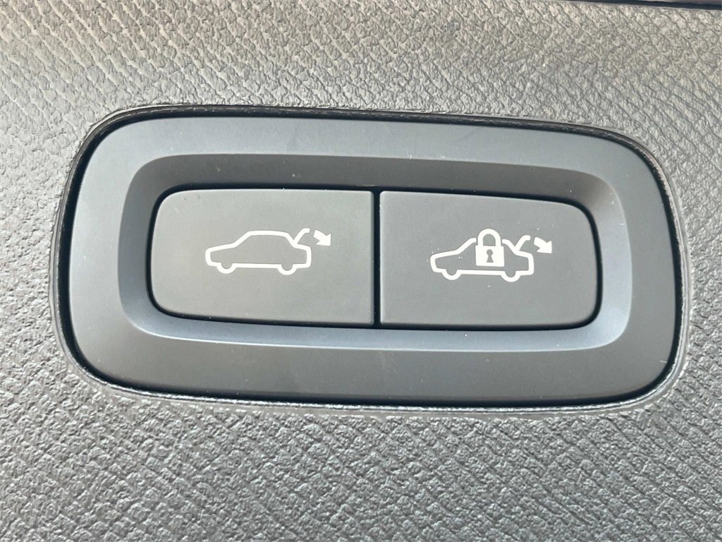Used 2023 Volvo XC90 B6 Plus w/ Protection Package Premier image 13