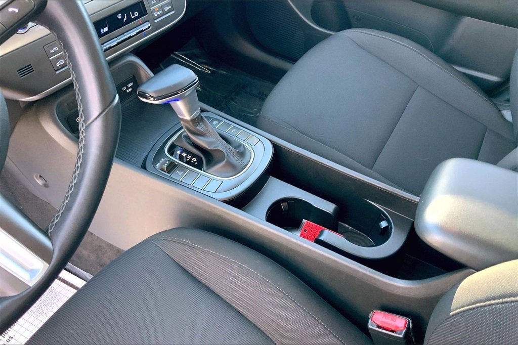 Used 2025 Hyundai Kona SEL image 18