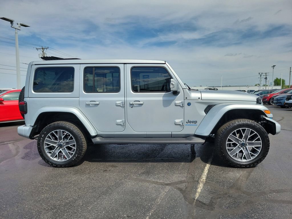 Used 2024 Jeep Wrangler High Altitude AWD/4WD image 3