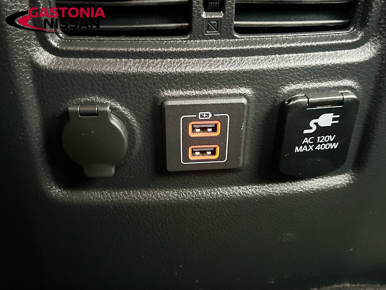 Used 2024 Nissan Titan SV w/ SV Convenience Package image 32