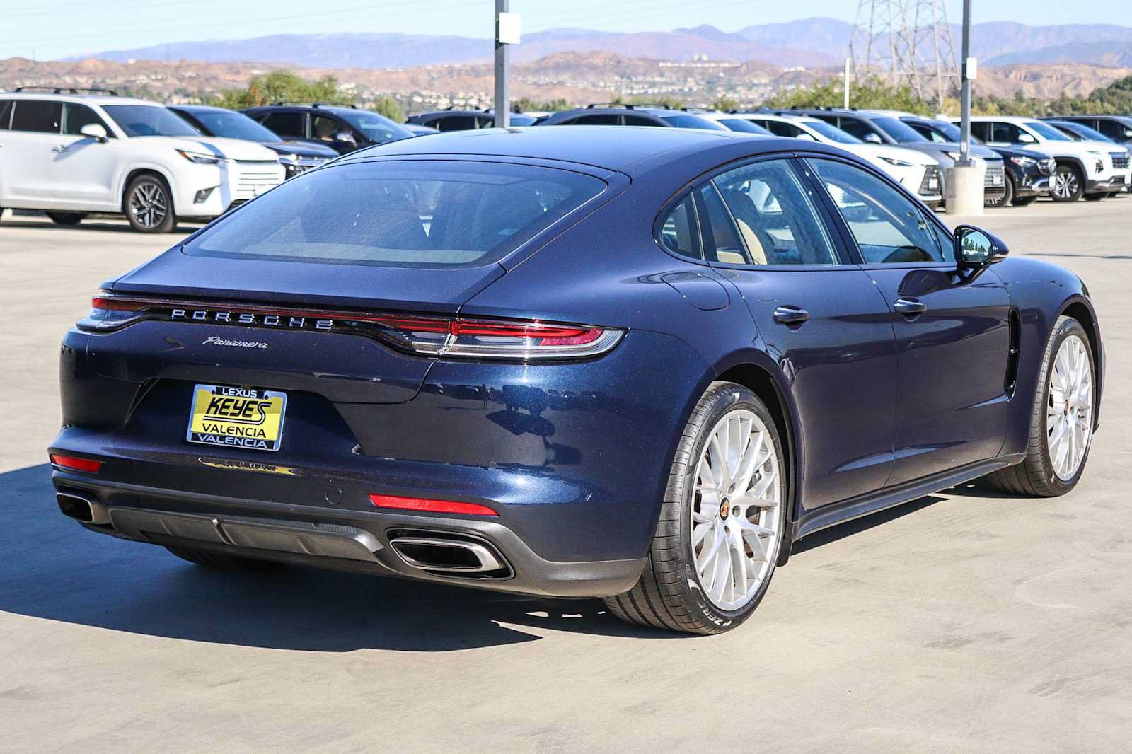 Used 2021 Porsche Panamera RWD image 4
