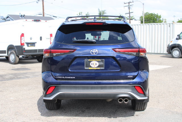 Used 2024 Toyota Highlander XSE FWD image 4