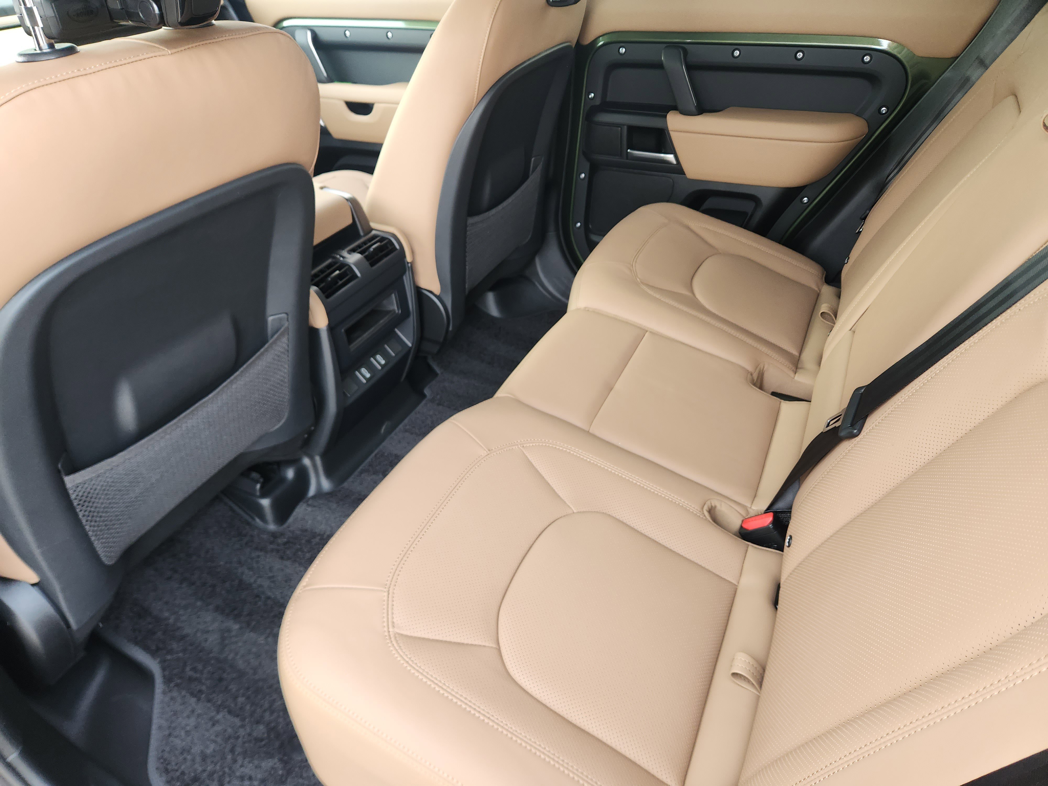 New 2026 Land Rover Defender 110 X-Dynamic SE image 33