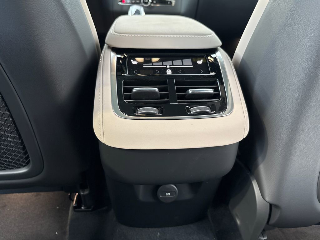 New 2026 Volvo XC90 B6 Plus w/ Protection Package Premier image 14