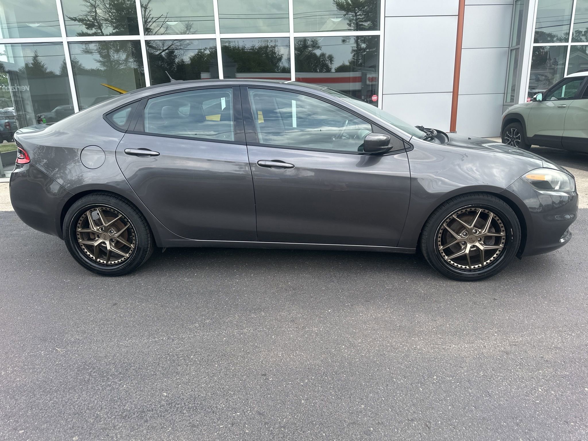 Used 2015 Dodge Dart SXT FWD image 2