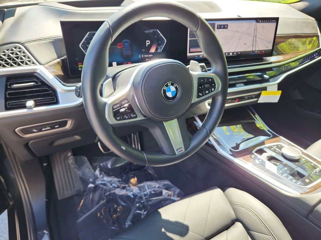 Used 2025 BMW X7 xDrive40i w/ M Sport Package AWD/4WD image 15