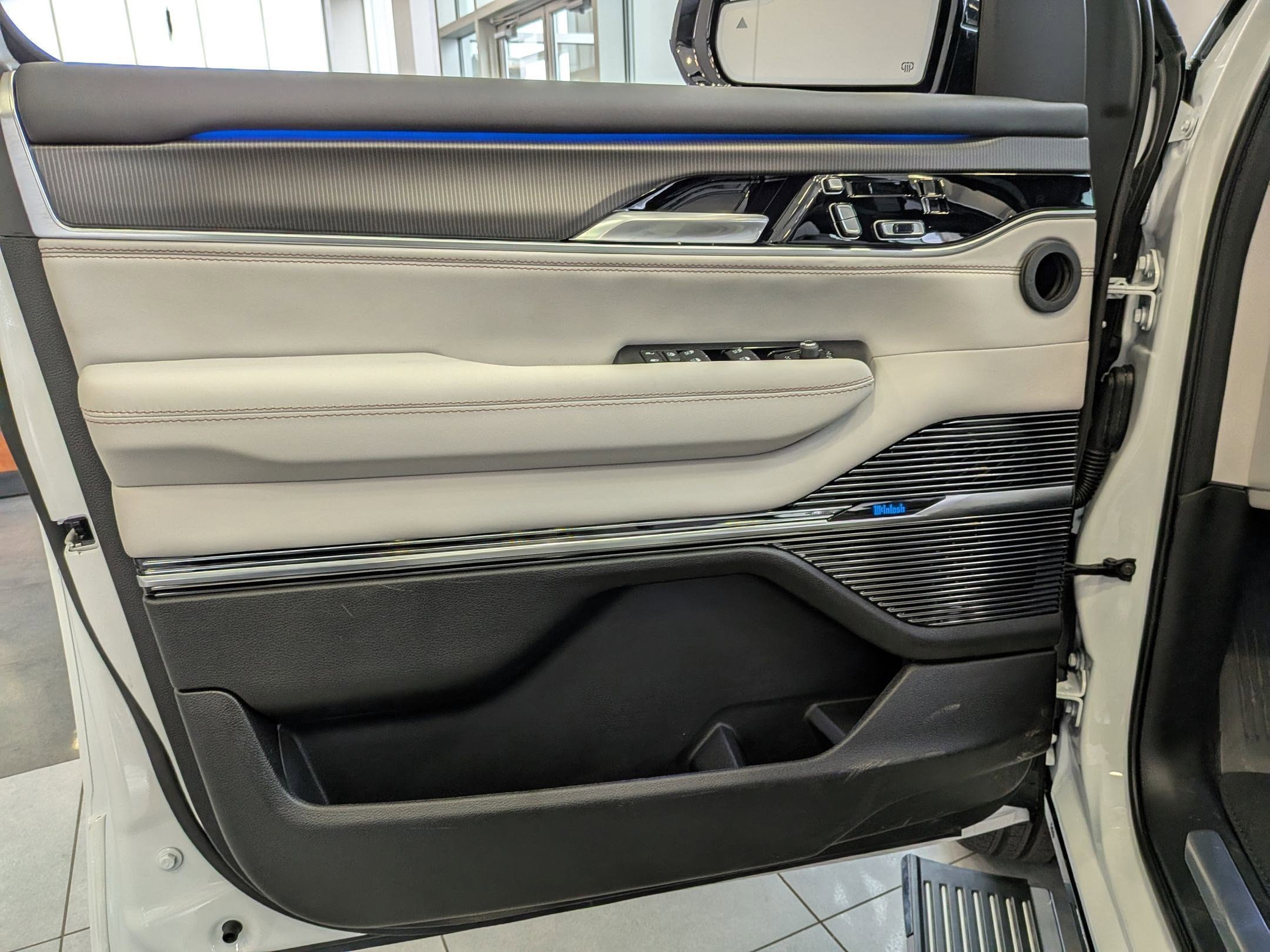 New 2026 Jeep Grand Wagoneer Summit w/ Premium Group III image 10