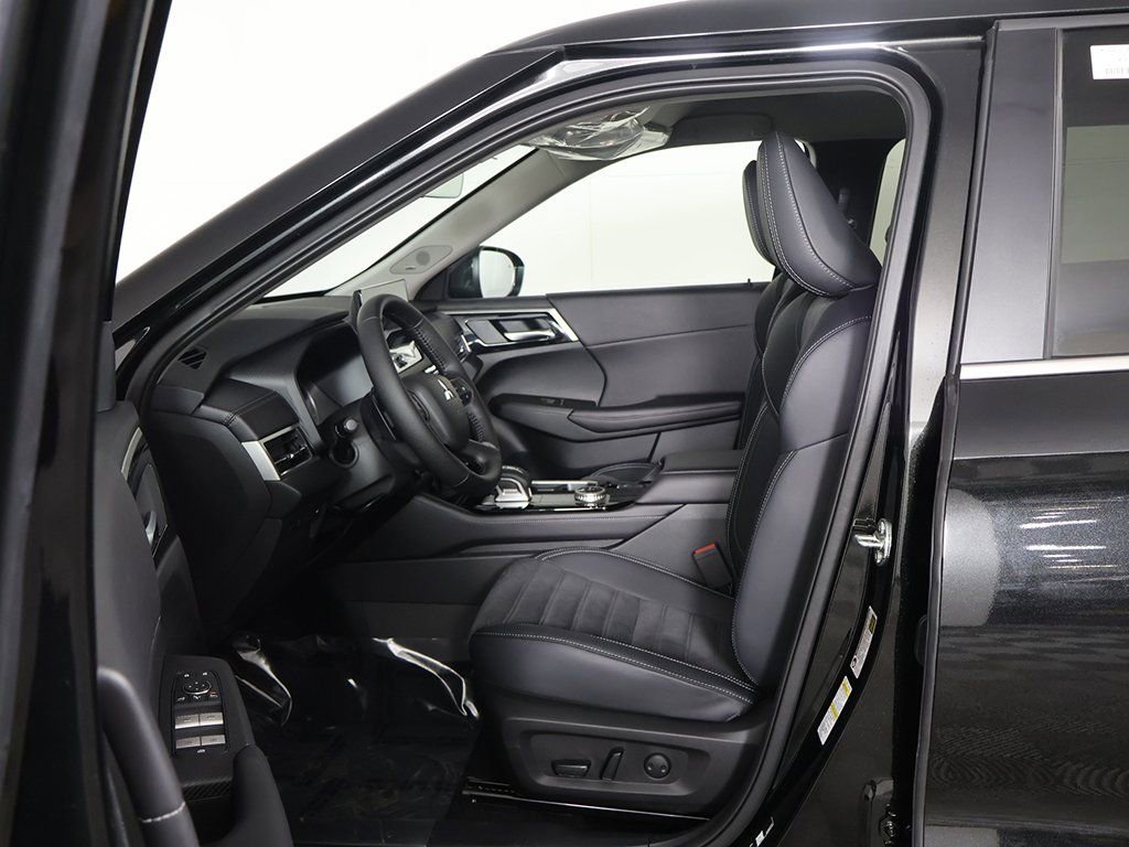 New 2026 Mitsubishi Outlander SE image 31