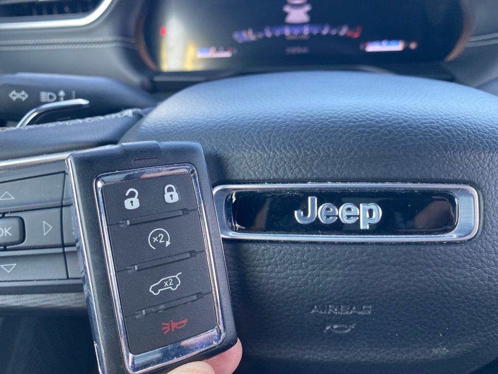 Used 2024 Jeep Grand Cherokee L Laredo image 49