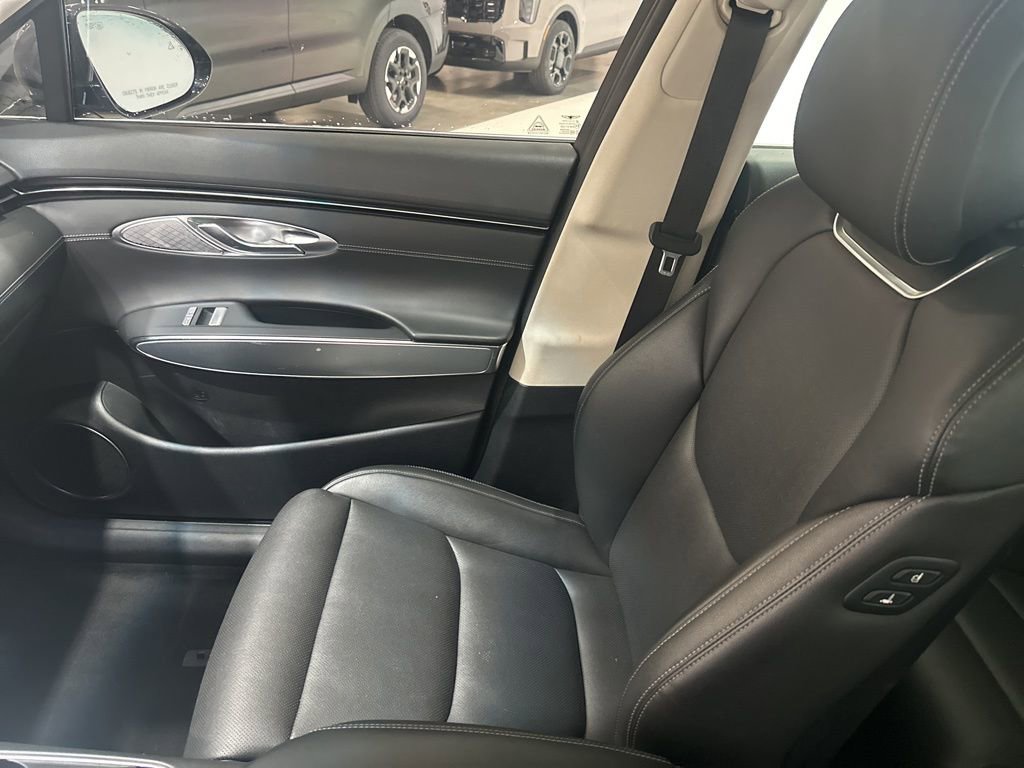 Used 2023 Genesis GV70 2.5T Select w/ Select Package image 16