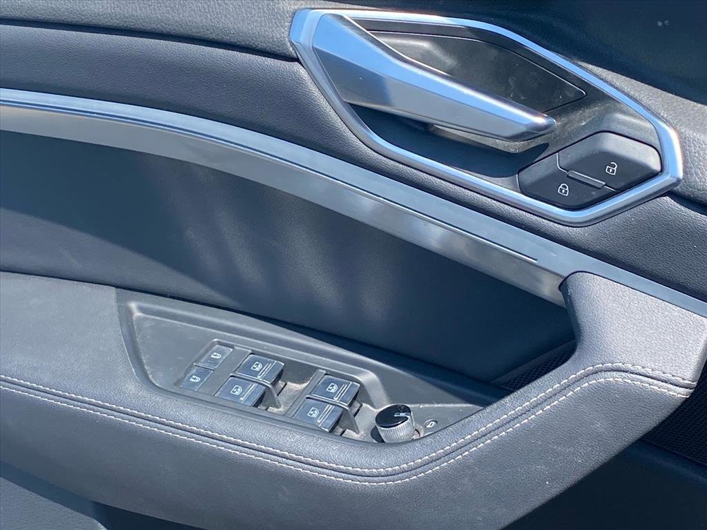 Used 2023 Audi e-tron Premium Plus w/ Premium Plus Package AWD/4WD image 15