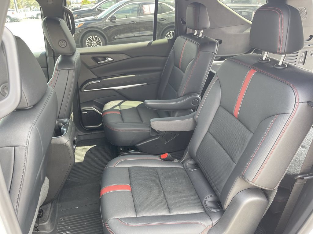 Used 2024 Chevrolet Traverse RS AWD/4WD image 23