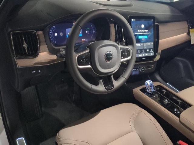 New 2026 Volvo XC90 T8 Plus w/ Protection Package AWD/4WD image 12