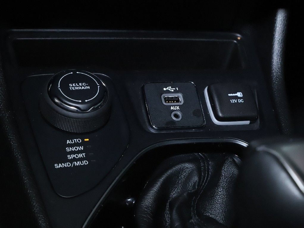 Used 2020 Jeep Cherokee Limited AWD/4WD image 29