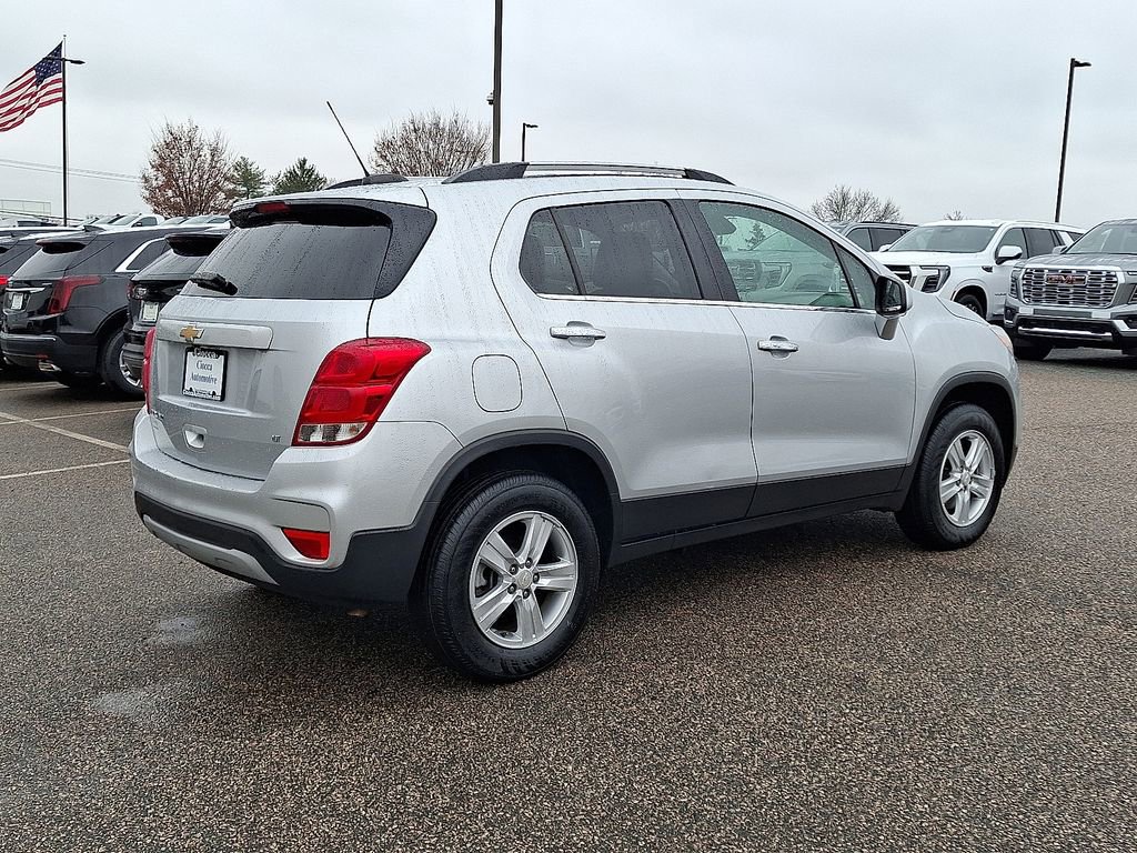 Used 2020 Chevrolet Trax LT w/ LT Convenience Package image 9