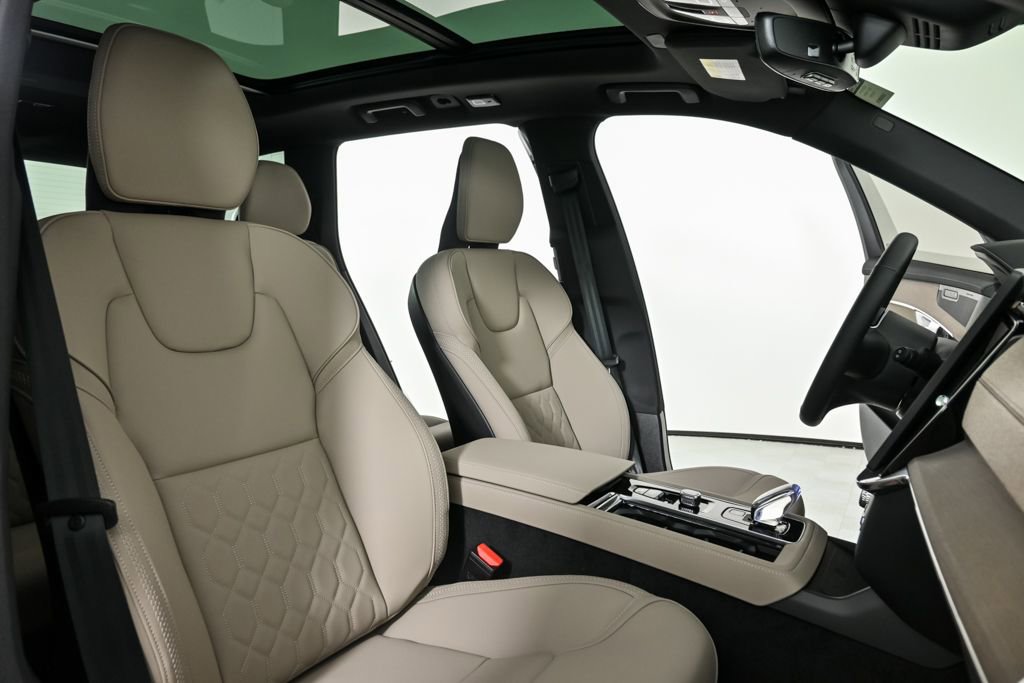 Certified 2026 Volvo XC90 B6 Plus w/ Protection Package Premier image 25