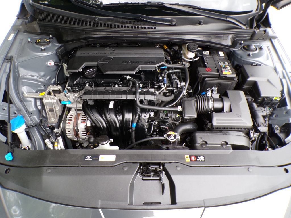 Certified 2025 Hyundai Elantra SEL FWD image 31
