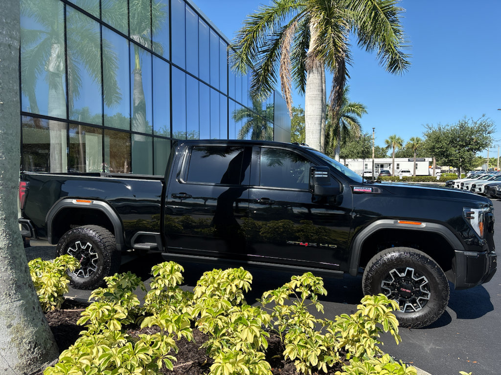 Used 2024 GMC Sierra 2500 AT4X AWD/4WD image 2