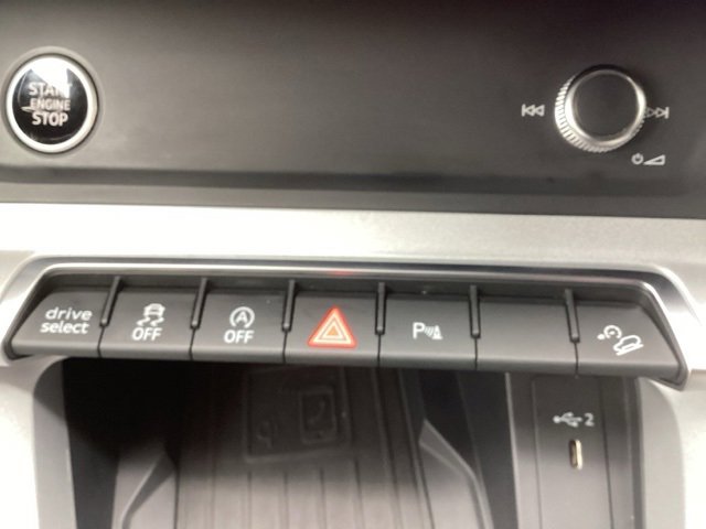 Used 2024 Audi Q3 2.0T Premium image 34
