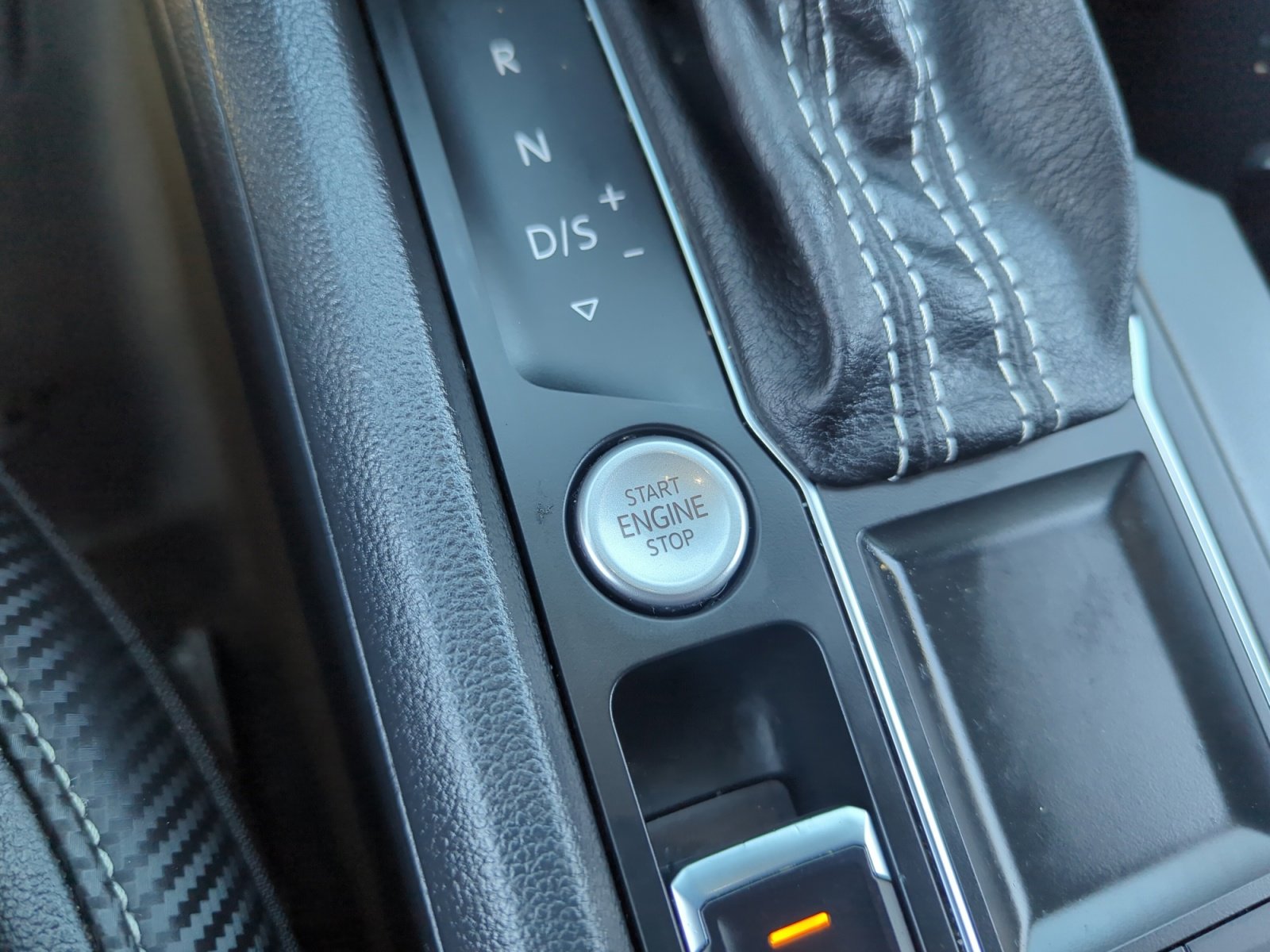 Certified 2022 Volkswagen Atlas Cross Sport SE image 28