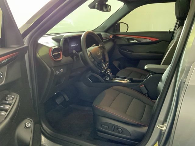 Used 2025 Chevrolet TrailBlazer RS w/ Convenience Package AWD/4WD image 16