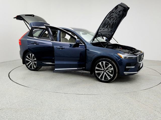 Certified 2023 Volvo XC60 B6 Ultimate w/ Protection Package Premier image 10