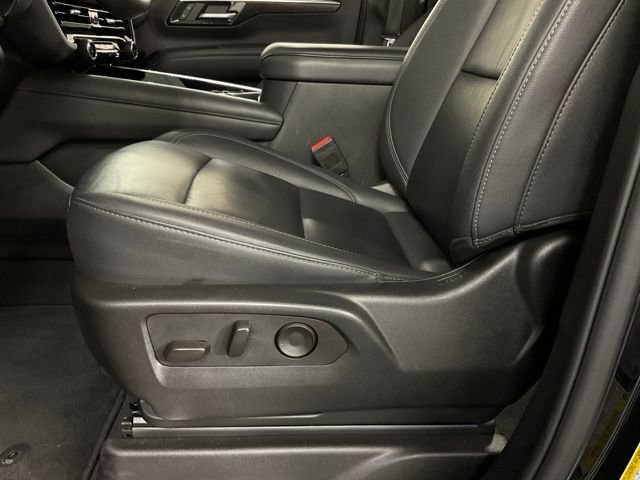 Used 2025 Chevrolet Suburban LT image 32