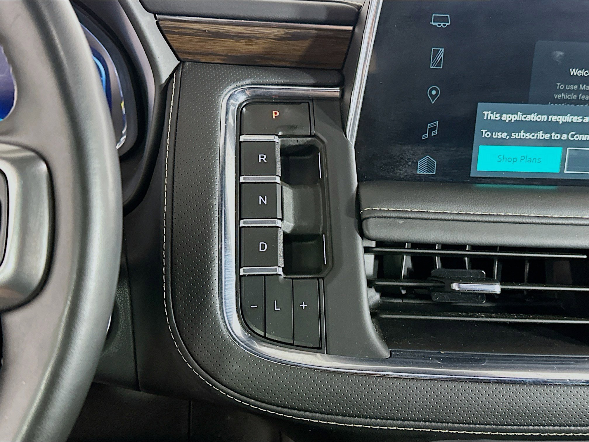 Used 2024 Chevrolet Suburban Premier image 25