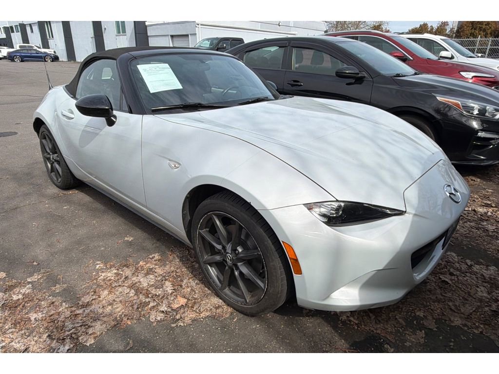 Used 2016 MAZDA MX-5 Miata Club RWD image 2