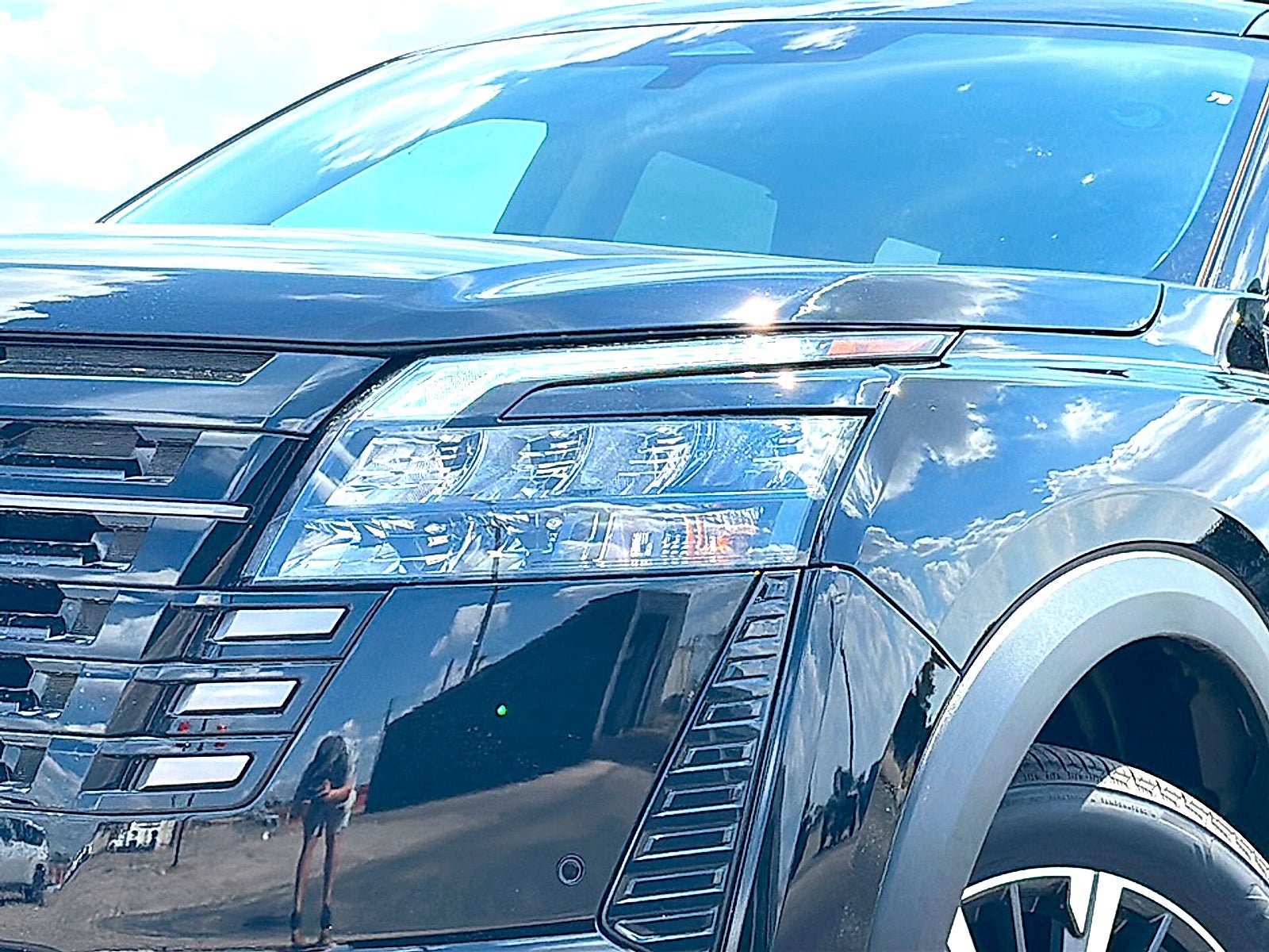New 2026 Nissan Pathfinder Platinum FWD image 4