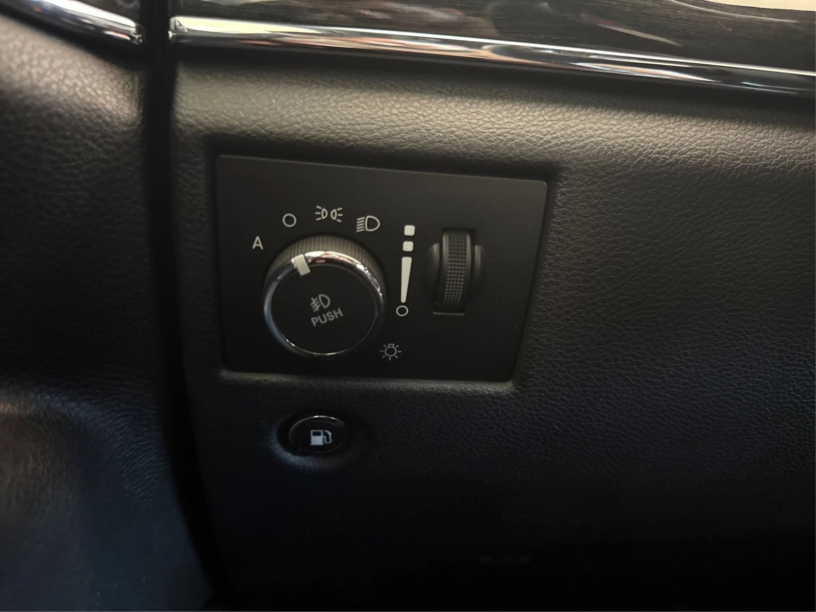 Used 2018 Jeep Grand Cherokee Trailhawk w/ Trailhawk Luxury Group AWD/4WD image 18