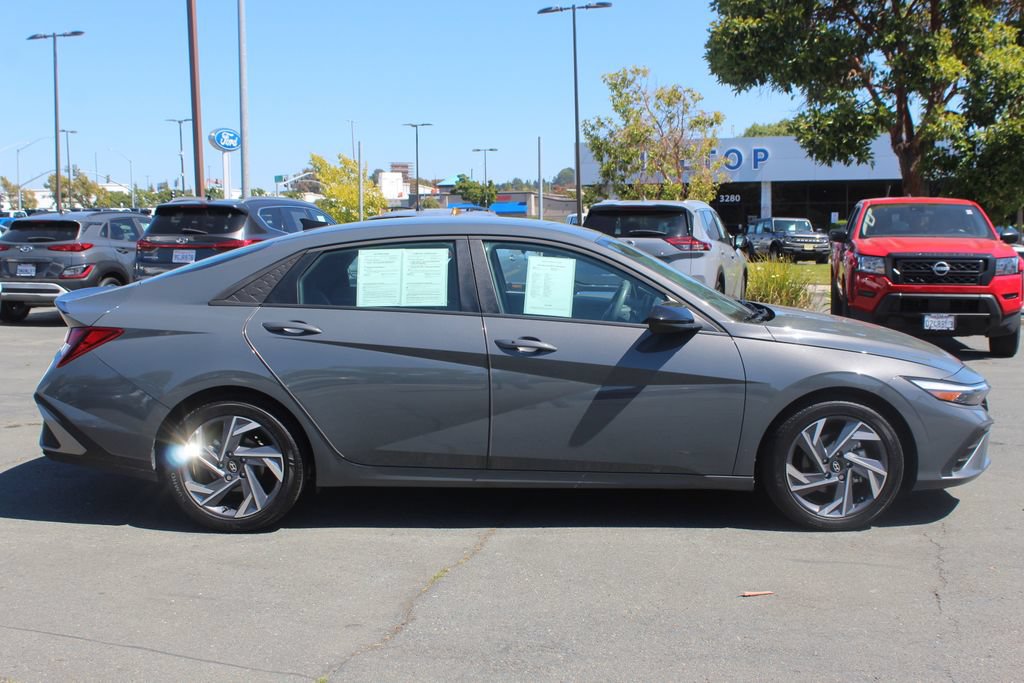 Used 2025 Hyundai Elantra Sport FWD image 6