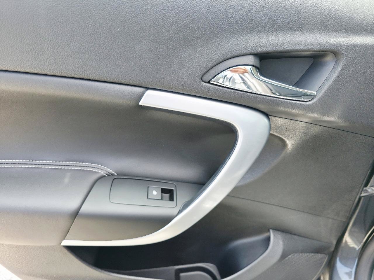 Used 2017 Buick Regal Sport Touring FWD image 23