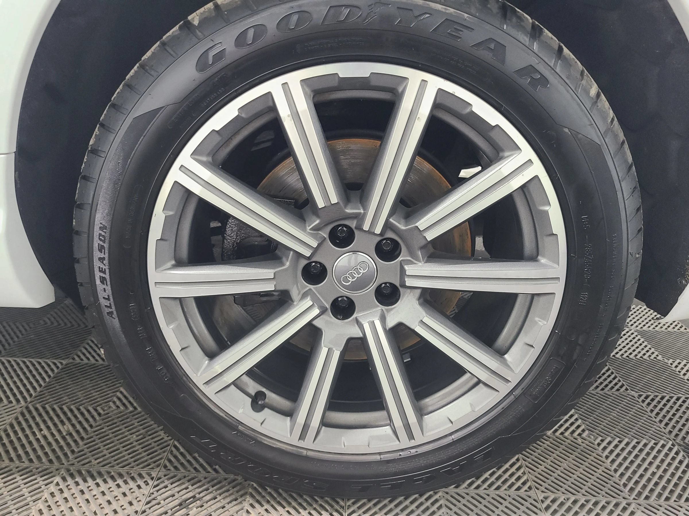 Used 2018 Audi Q7 2.0T Premium Plus AWD/4WD image 16