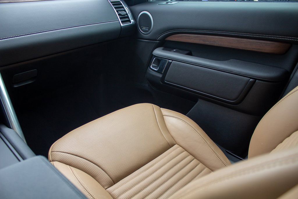 Used 2024 Land Rover Discovery Dynamic SE image 20