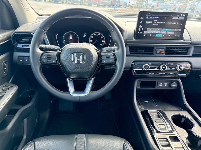 Used 2025 Honda Pilot Touring image 14