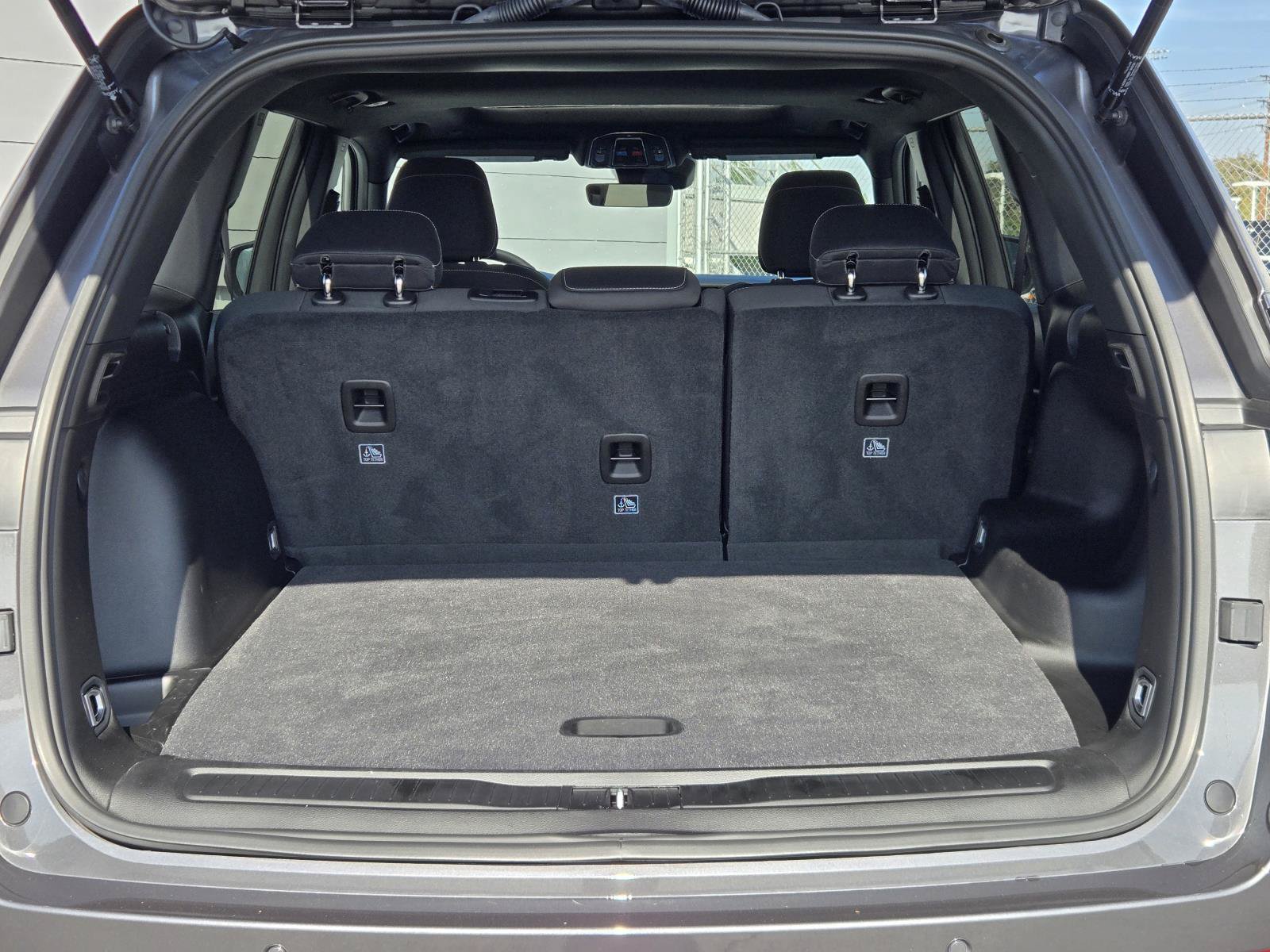 Used 2025 Jeep Grand Cherokee Laredo X RWD image 28