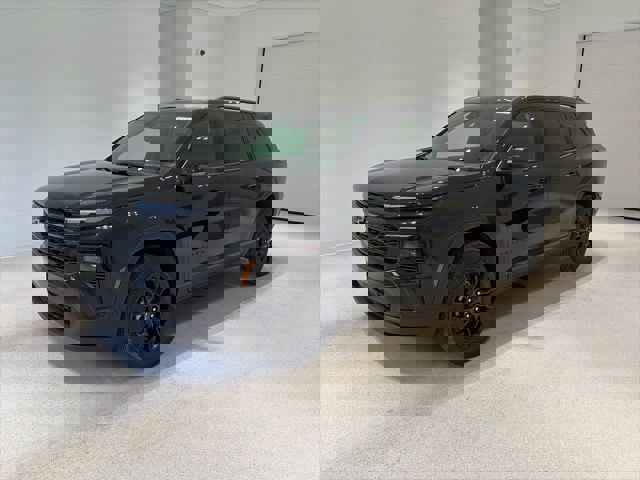 New 2026 Chevrolet Traverse LT w/ Midnight/Sport Edition image 3