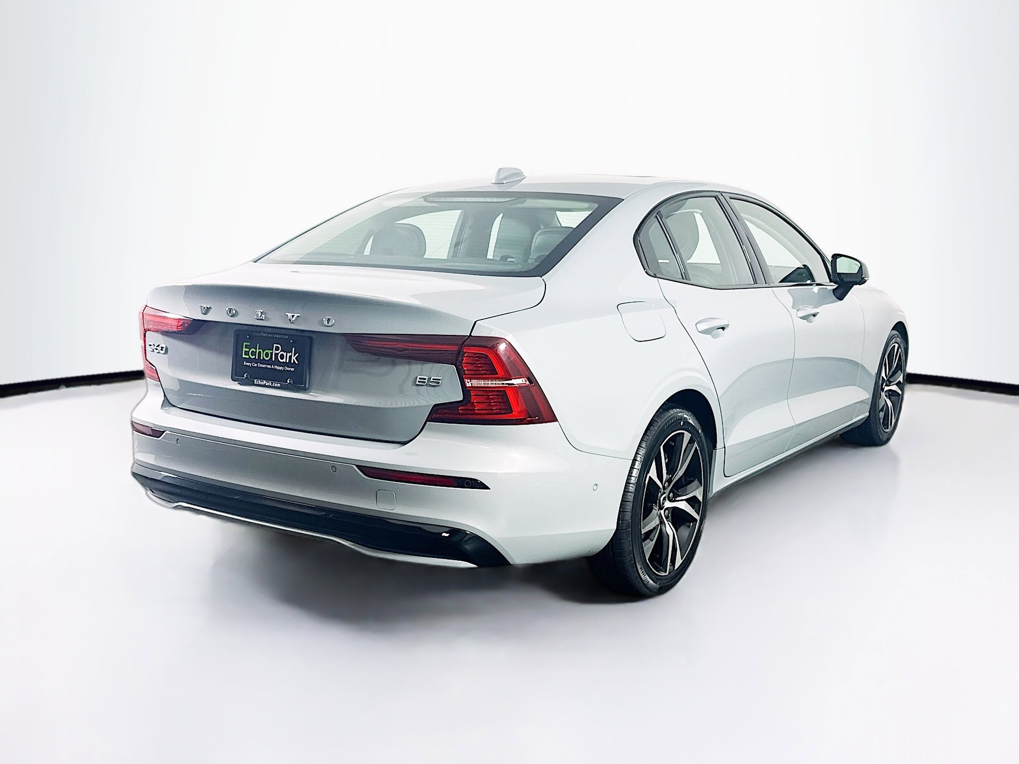 Used 2025 Volvo S60 B5 Plus image 9