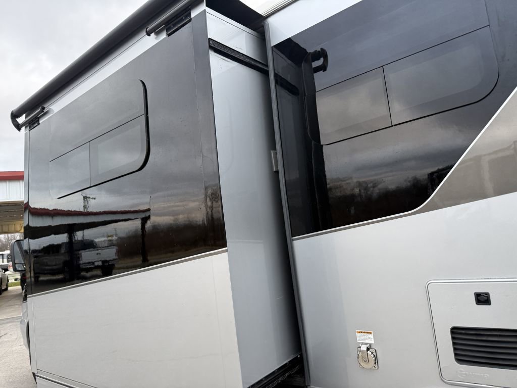 Used 2017 Mercedes-Benz Sprinter 3500 image 11