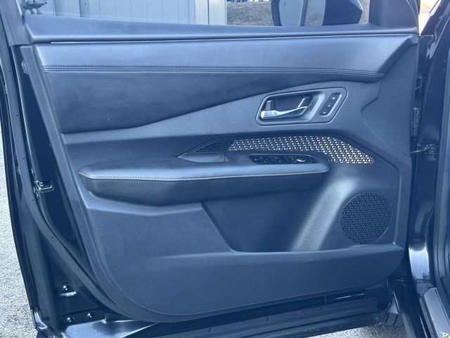 Used 2023 Nissan Ariya AWD image 13